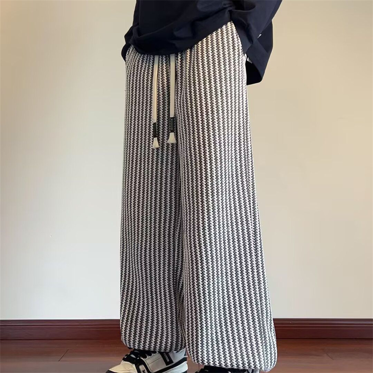 Street Fashion Trends 2026 - Yazlık Yeni 2026 Erkek Çizgili Desenli