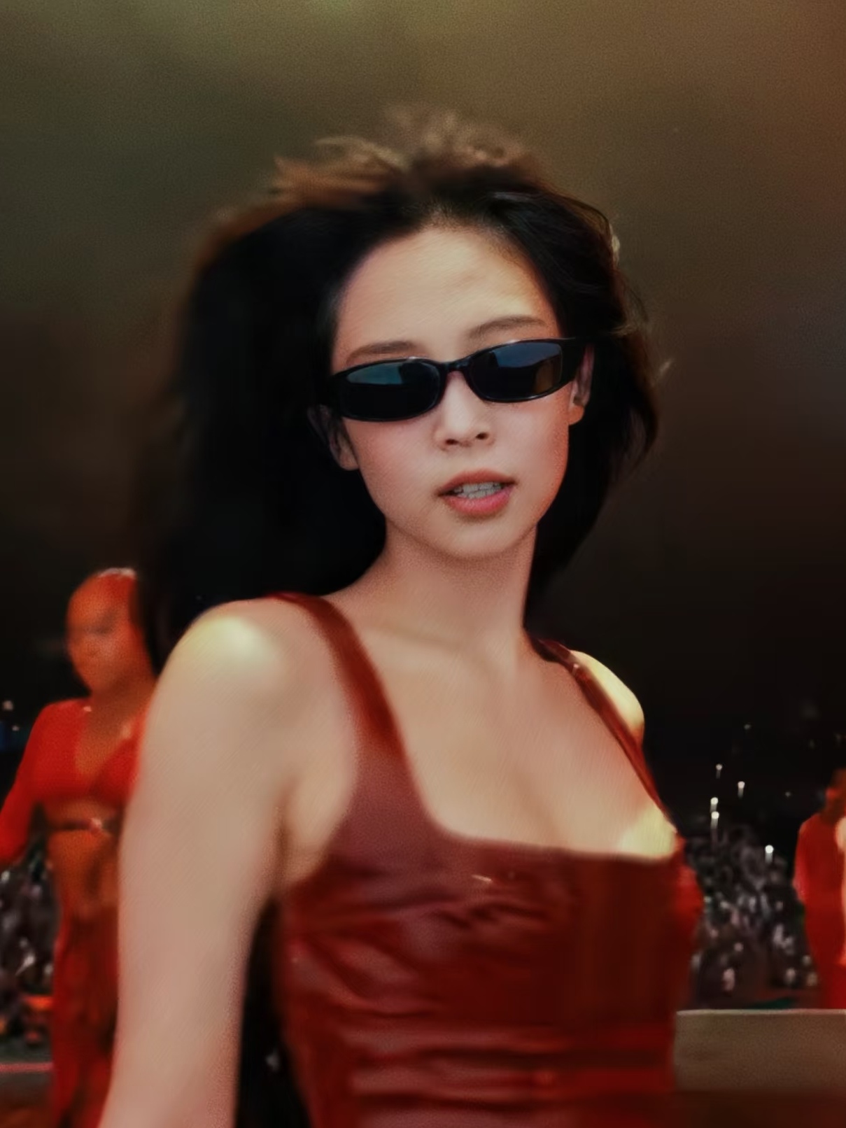 Street Fashion Pose - Jennie Konser Vintage Küçük Çerçeveli Güneş